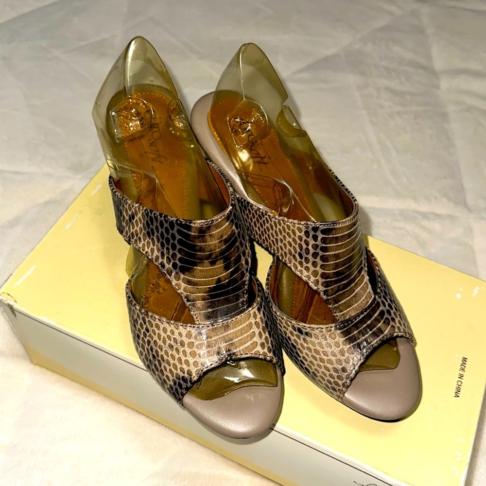 NWB, Eurosoft snake pattern sandals, size 7 1/2 M